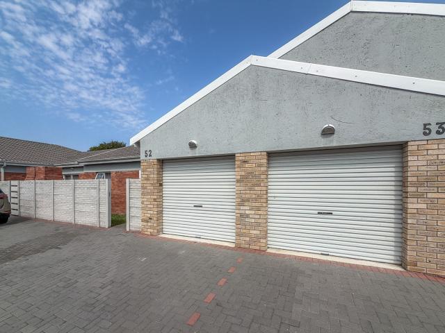 2 Bedroom Townhouse For Sale in Lorraine