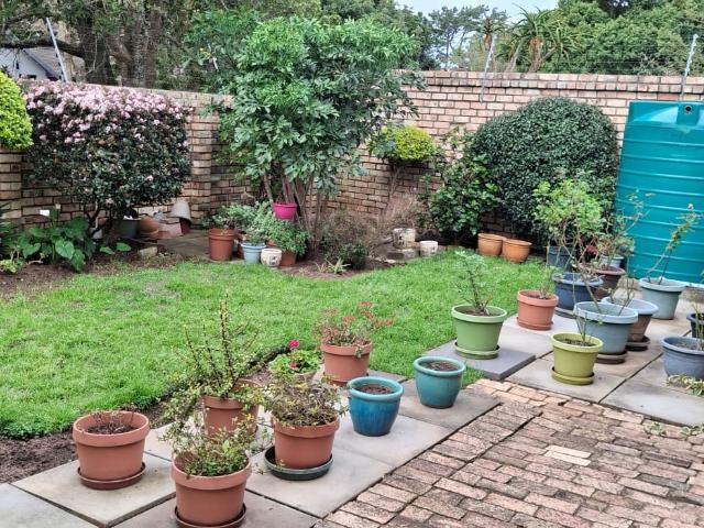 2 Bedroom Townhouse For Sale in Lorraine