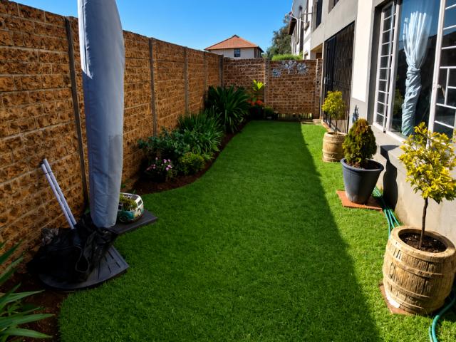 2 Bedroom Townhouse For Sale in Parkrand