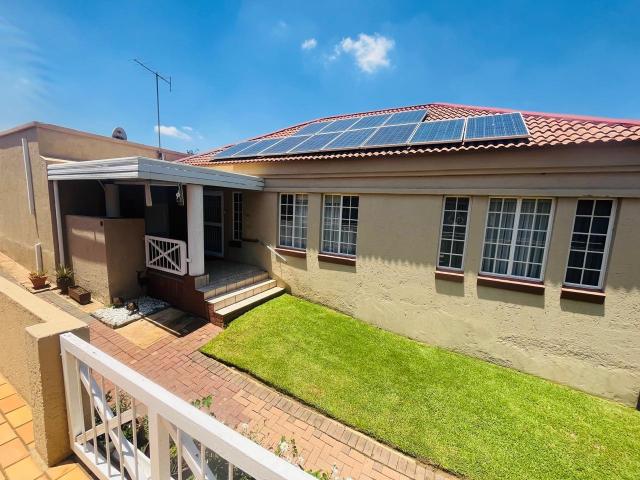 2 Bedroom Townhouse For Sale in Parys