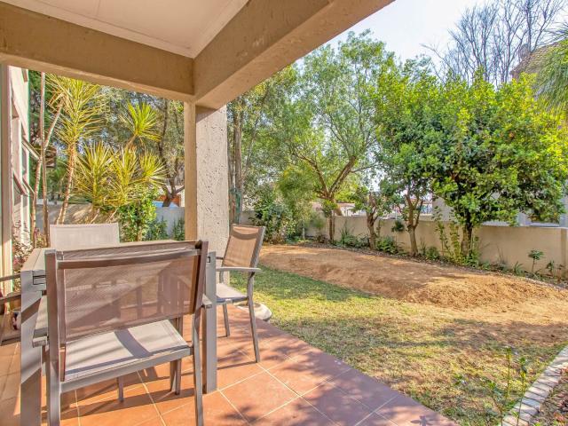 2 Bedroom Townhouse For Sale in Paulshof