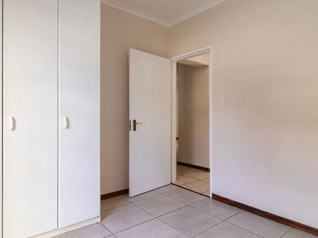 2 Bedroom Townhouse For Sale in Paulshof