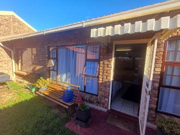 2 Bedroom Townhouse For Sale in Pellissier