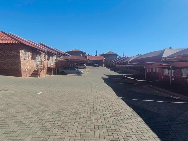 2 Bedroom Townhouse For Sale in Pentagon Park