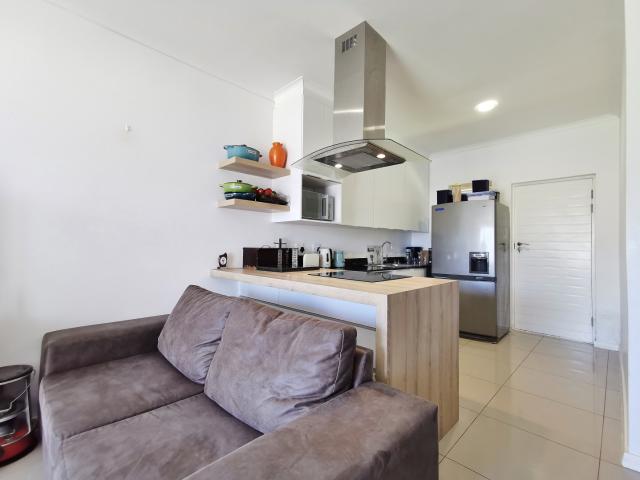 2 Bedroom Townhouse For Sale in Pinelands