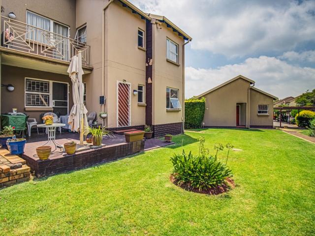 2 Bedroom Townhouse For Sale in Pomona