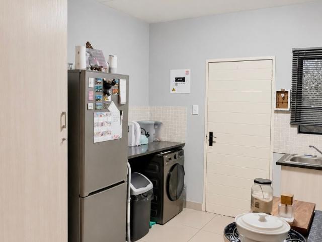 2 Bedroom Townhouse For Sale in Pomona