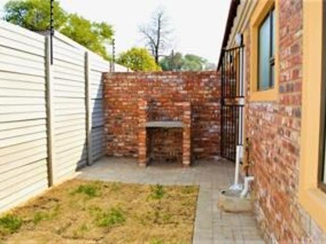 2 Bedroom Townhouse For Sale in Potchefstroom Central