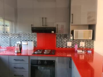 2 Bedroom Townhouse For Sale in Prestbury