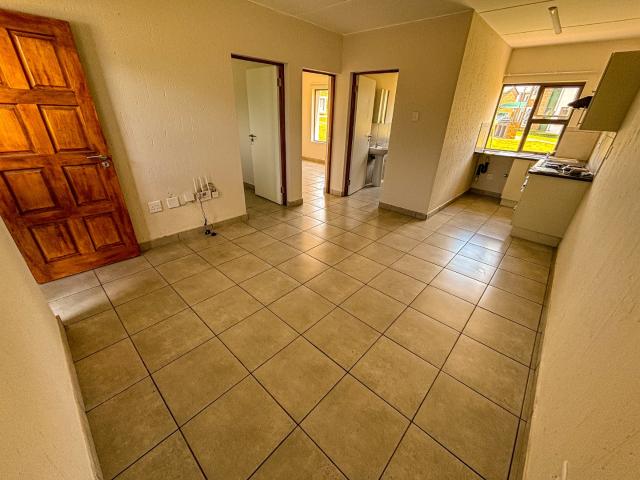 2 Bedroom Townhouse For Sale in Protea Glen