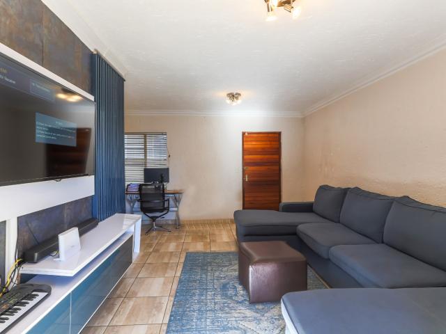2 Bedroom Townhouse For Sale in Radiokop