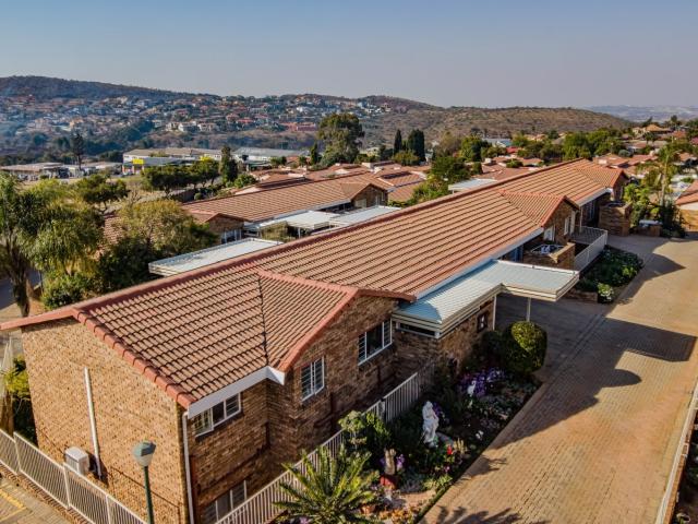2 Bedroom Townhouse For Sale in Rangeview