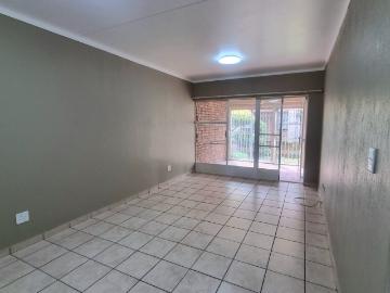 2 Bedroom Townhouse For Sale in Ravenswood
