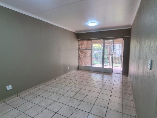 2 Bedroom Townhouse For Sale in Ravenswood
