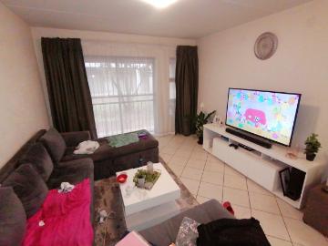 2 Bedroom Townhouse For Sale in Ravenswood