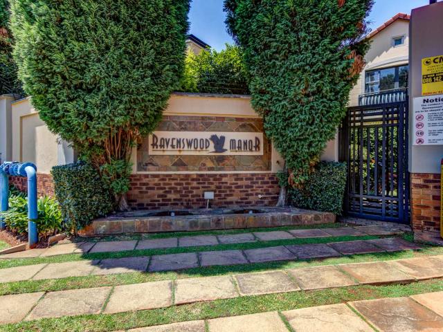 2 Bedroom Townhouse For Sale in Ravenswood