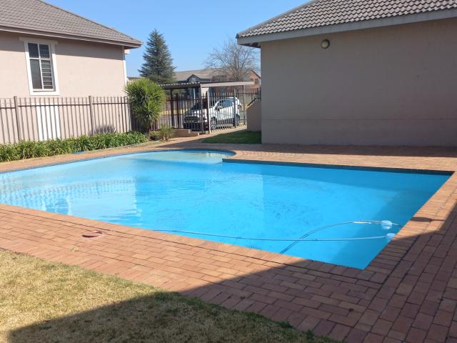 2 Bedroom Townhouse For Sale in Rembrandt Park