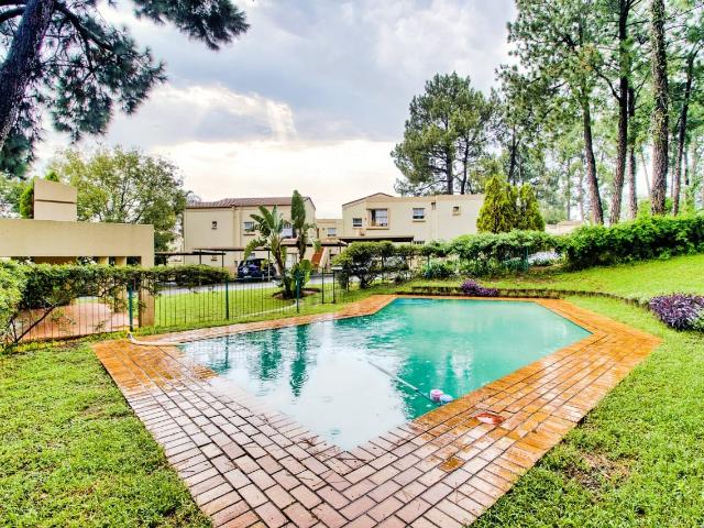 2 Bedroom Townhouse For Sale in Rembrandt Ridge