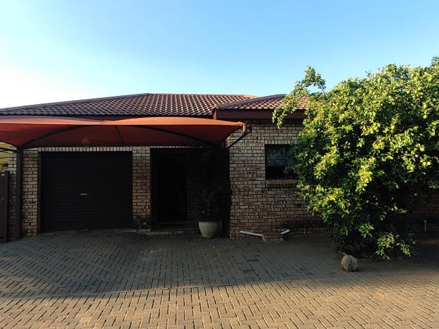 2 Bedroom Townhouse For Sale in Rhodesdene