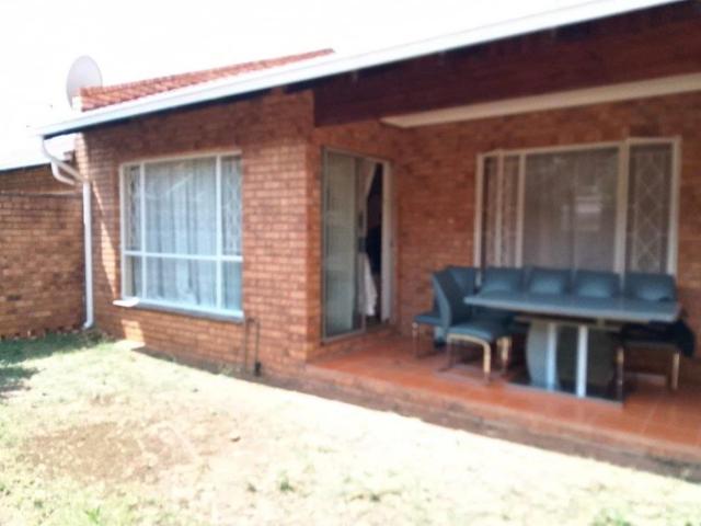 2 Bedroom Townhouse For Sale in Ridgeway