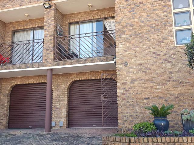2 Bedroom Townhouse For Sale in Ridgeway