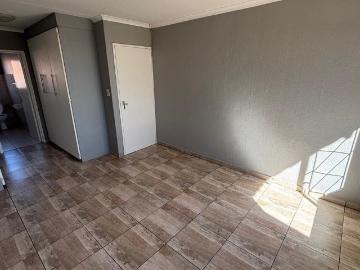 2 Bedroom Townhouse For Sale in Roodepoort