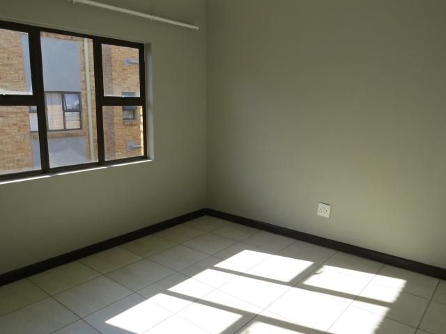 2 Bedroom Townhouse For Sale in Rooihuiskraal North