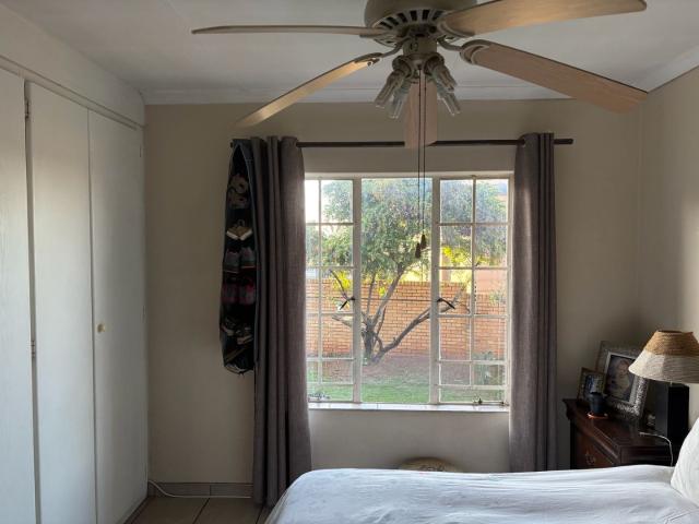 2 Bedroom Townhouse For Sale in Rooihuiskraal North