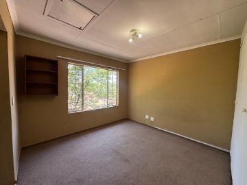 2 Bedroom Townhouse For Sale in Rooihuiskraal North