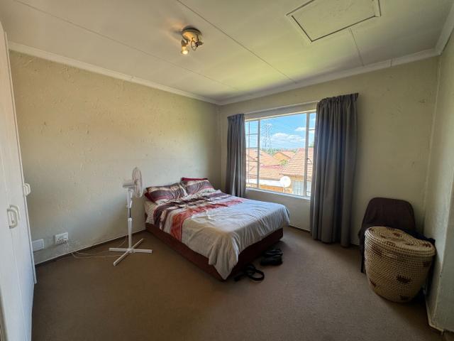 2 Bedroom Townhouse For Sale in Rooihuiskraal North