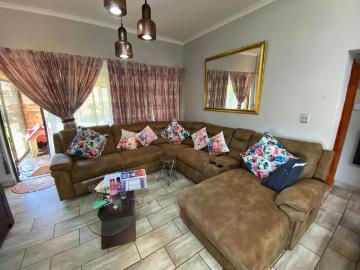 2 Bedroom Townhouse For Sale in Sugar Bush Estate