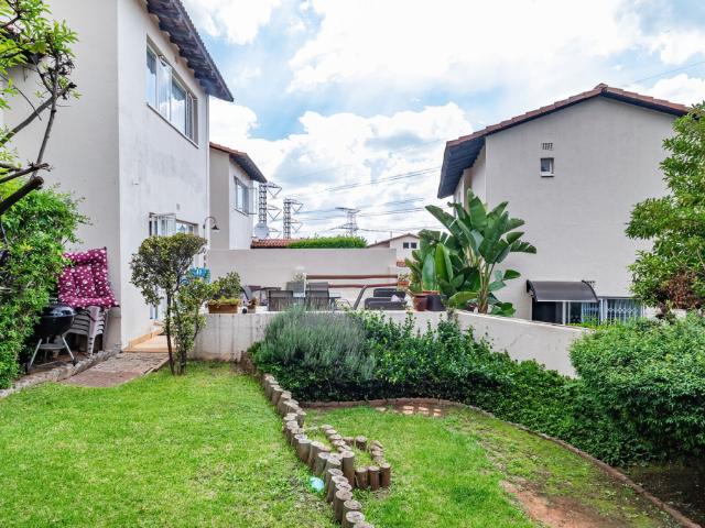 2 Bedroom Townhouse For Sale in Sunnyrock