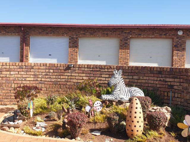 2 Bedroom Townhouse For Sale in Sunair Park