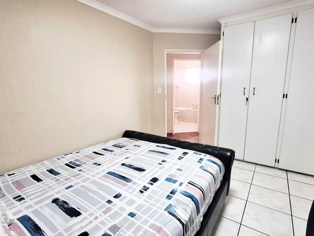 2 Bedroom Townhouse For Sale in Sundowner