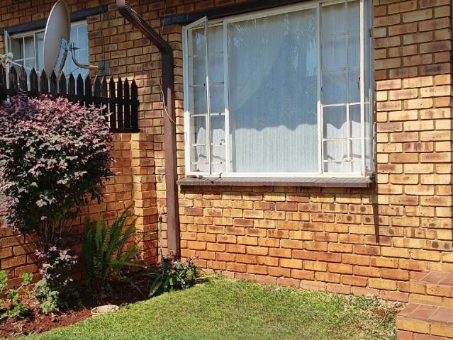 2 Bedroom Townhouse For Sale in Safari Gardens