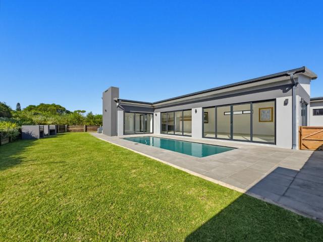 2 Bedroom Townhouse For Sale in Salt Rock