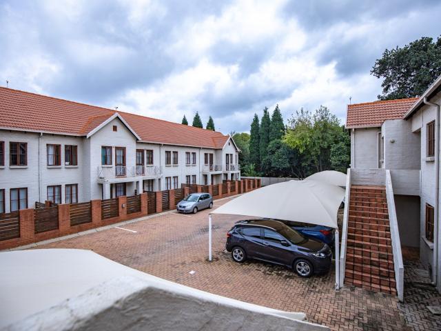 2 Bedroom Townhouse For Sale in Saxonwold
