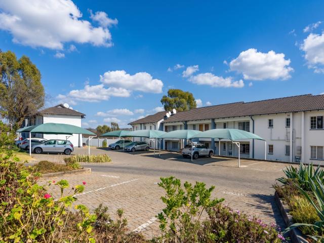 2 Bedroom Townhouse For Sale in Sharonlea