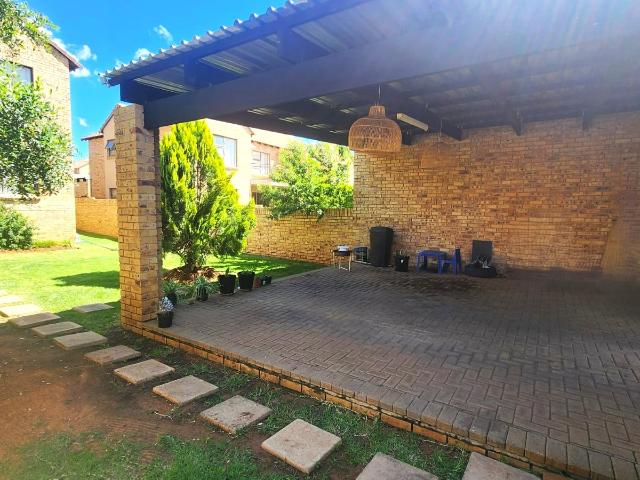 2 Bedroom Townhouse For Sale in Shellyvale