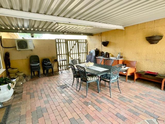 2 Bedroom Townhouse For Sale in Sherwood