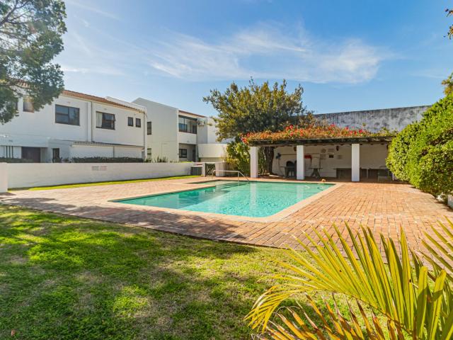2 Bedroom Townhouse For Sale in Somerset West Central