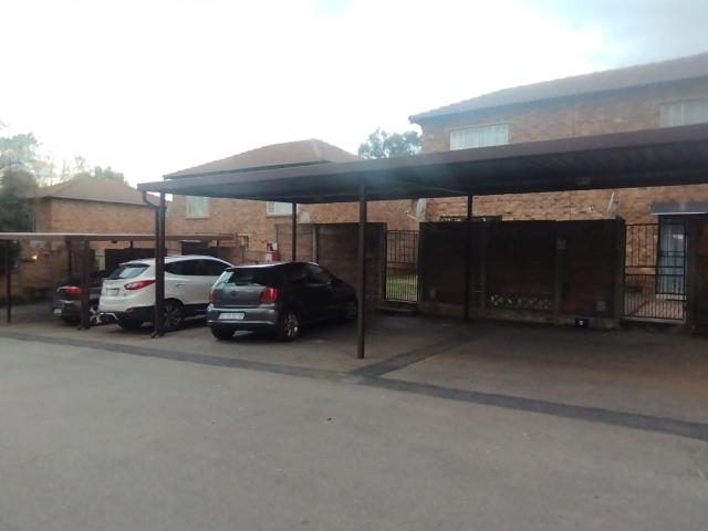 2 Bedroom Townhouse For Sale in Sonneglans