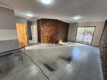 2 Bedroom Townhouse For Sale in Songloed