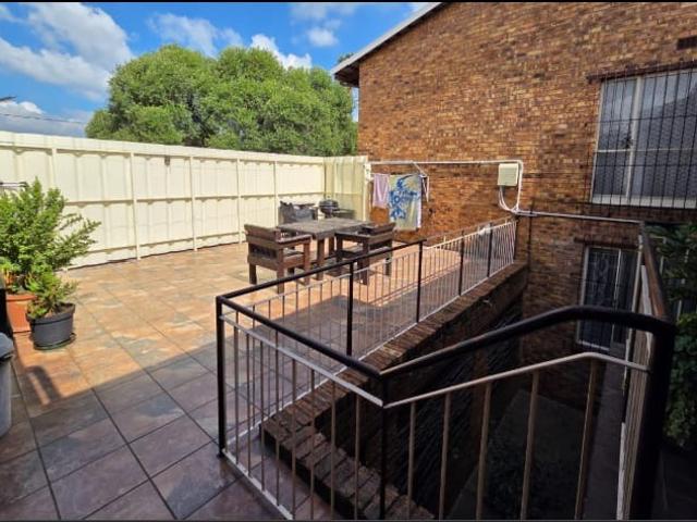 2 Bedroom Townhouse For Sale in South Crest