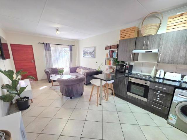 2 Bedroom Townhouse For Sale in The Reeds