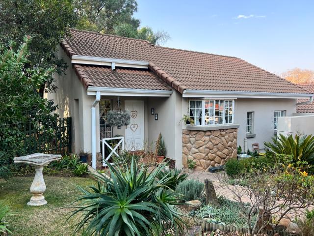 2 Bedroom Townhouse For Sale in Thornhill Estate