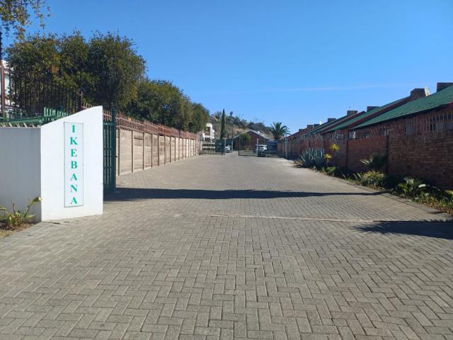 2 Bedroom Townhouse For Sale in Uitsig