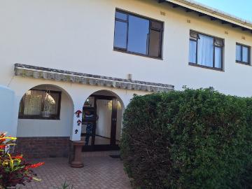 2 Bedroom Townhouse For Sale in Umtentweni