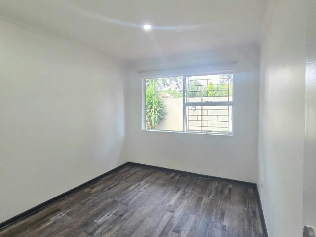2 Bedroom Townhouse For Sale in Vanderbijlpark SE 3