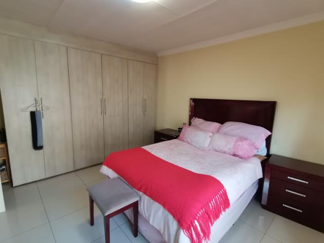 2 Bedroom Townhouse For Sale in Vanderbijlpark SE 8